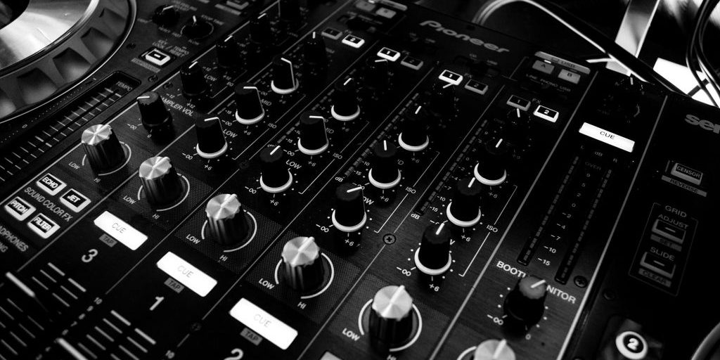 pexels-stephendn-63703